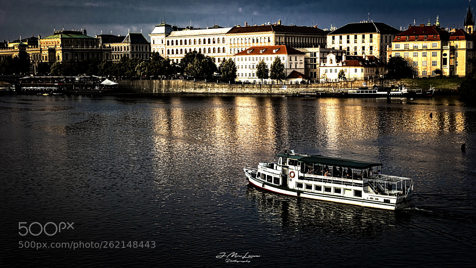 Sony Cyber-shot DSC-RX100 sample photo. Floating boat. photography