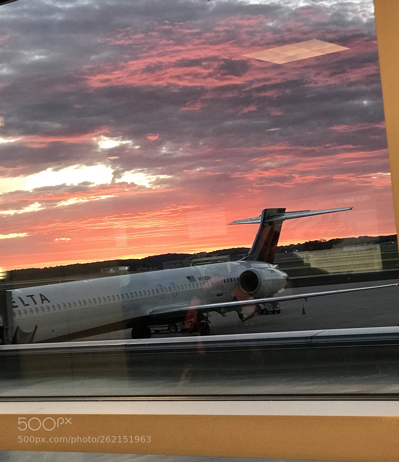 Apple iPhone 7 Plus sample photo. Sunrise from the airport. photography