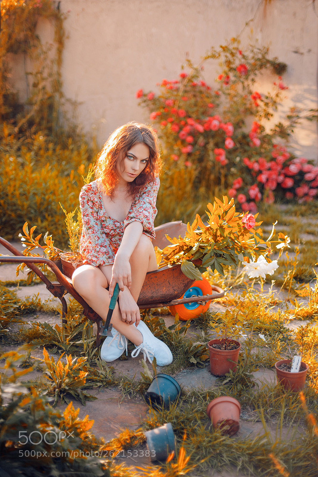 Canon EOS 5D Mark II sample photo. Girl gardener photography
