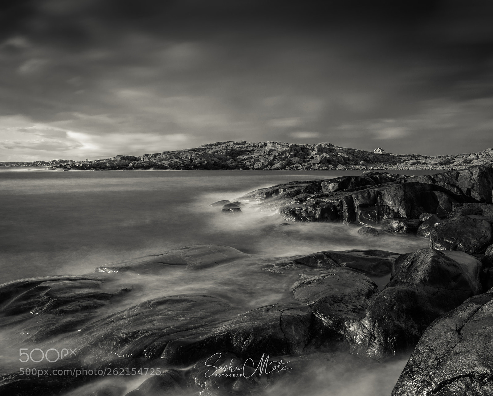 Canon EOS 5D Mark IV sample photo. A dark and windy photography