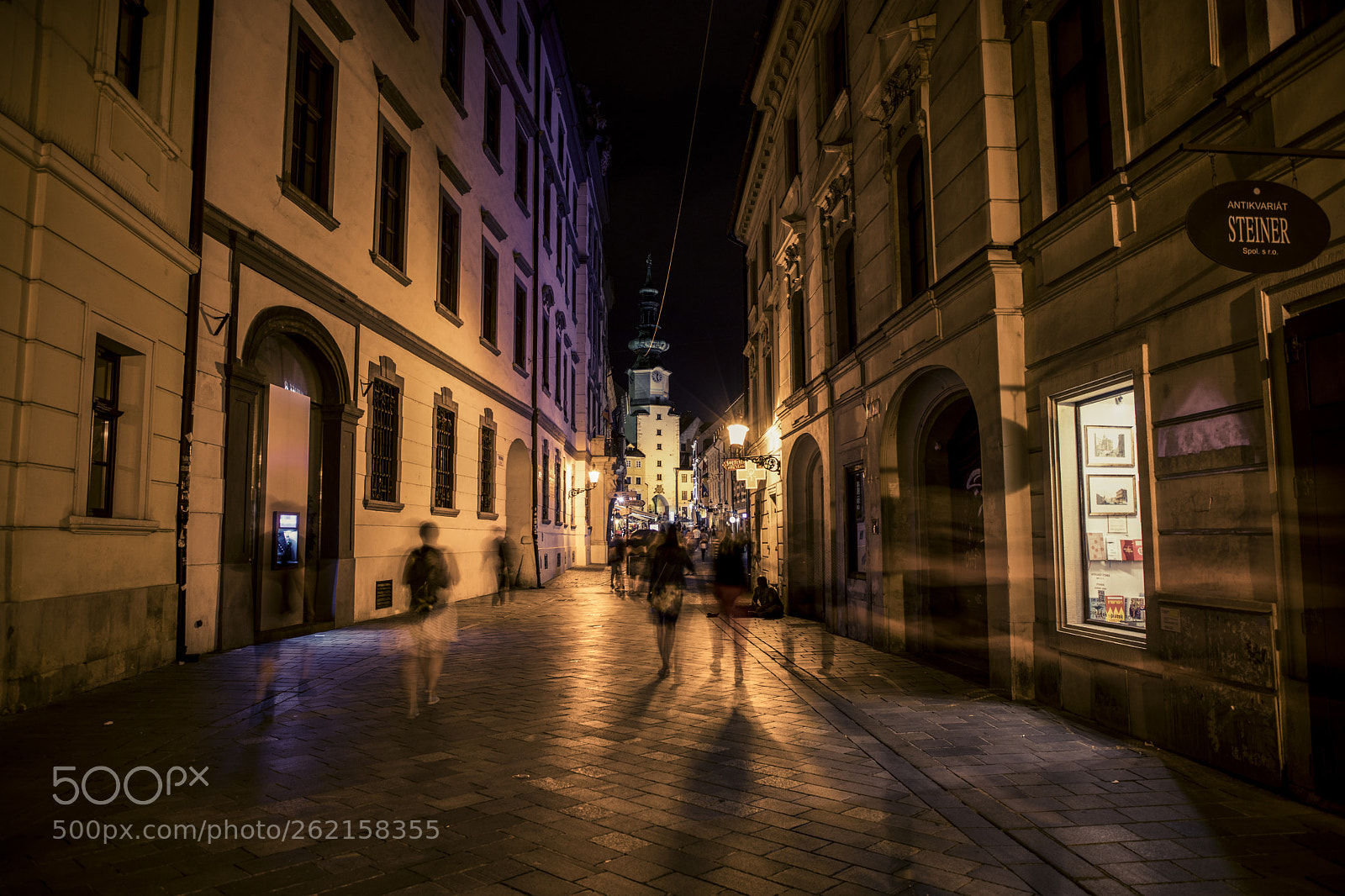 Canon EOS 5D Mark IV sample photo. Night in the streets photography