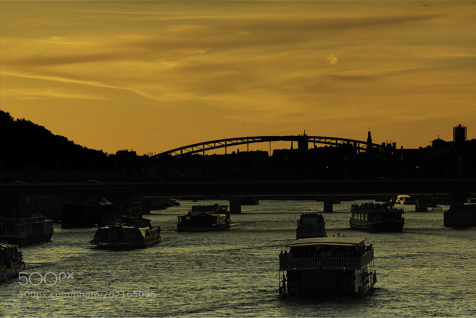 Canon EOS 5D Mark IV sample photo. Traffic jam photography