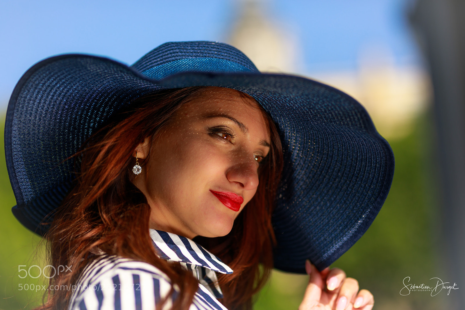 Canon EOS 5D Mark IV sample photo. Voman with hat photography
