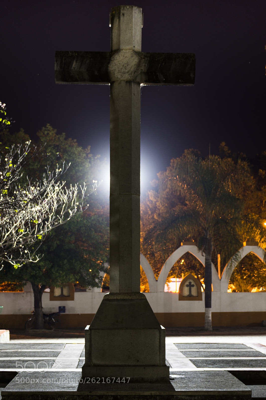 Nikon D7100 sample photo. Cross and light. photography