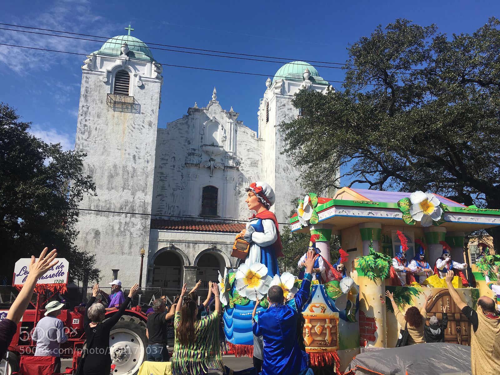 Apple iPhone 6s sample photo. Mardi gras parade photography