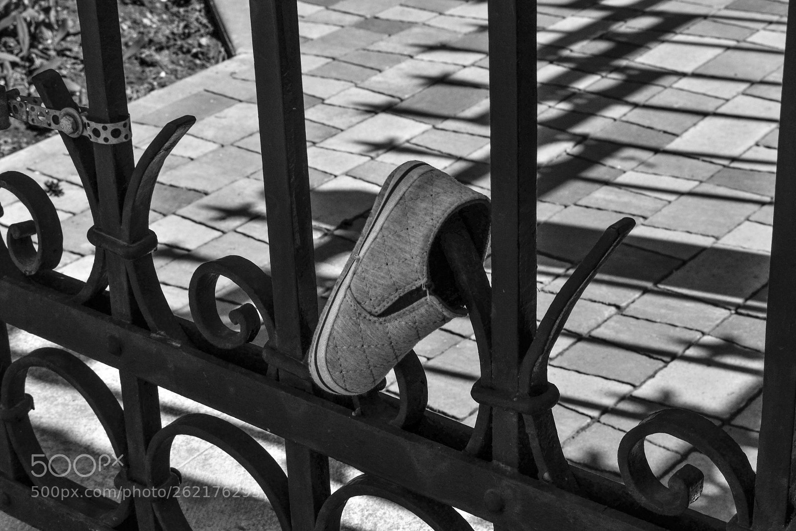 Nikon D3100 sample photo. Lost child's shoe photography