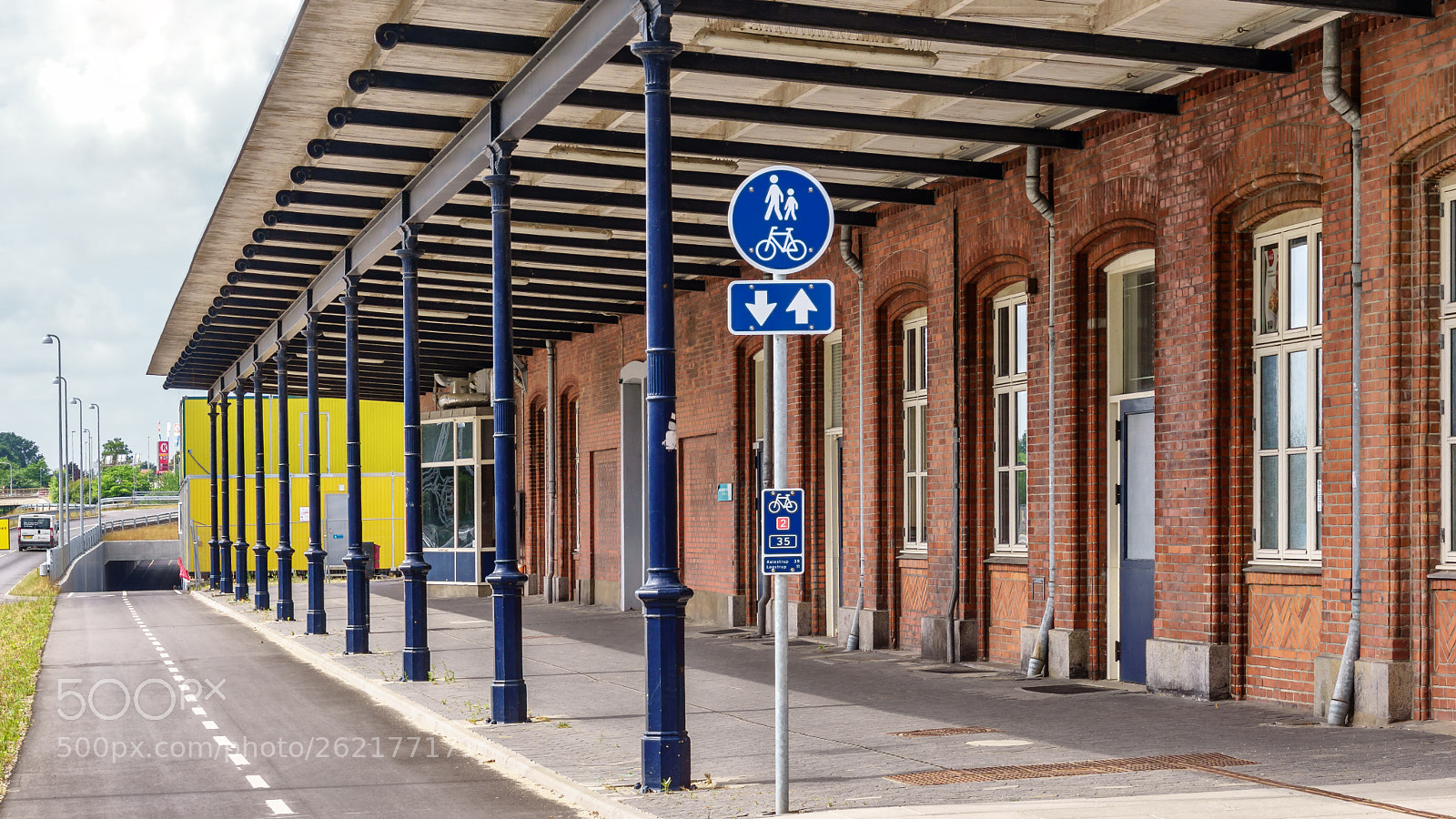 Sony ILCA-77M2 sample photo. The railway station of photography