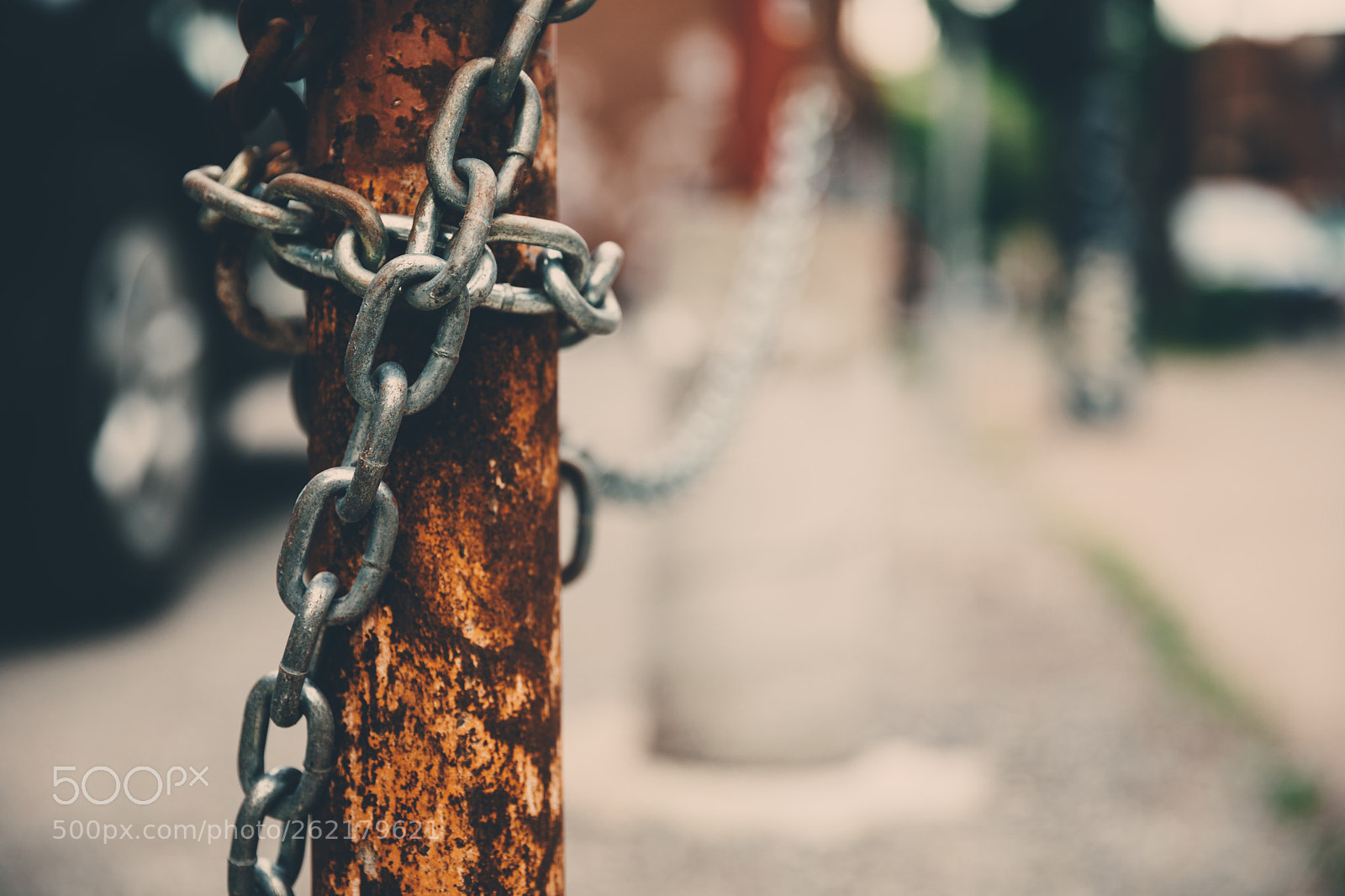 Canon EOS 5D Mark IV sample photo. Chain and rust photography