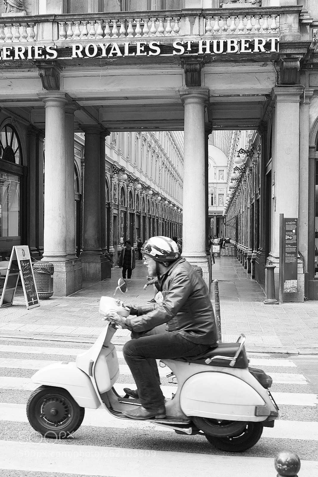 Sony a7R III sample photo. Vespa stories ... photography