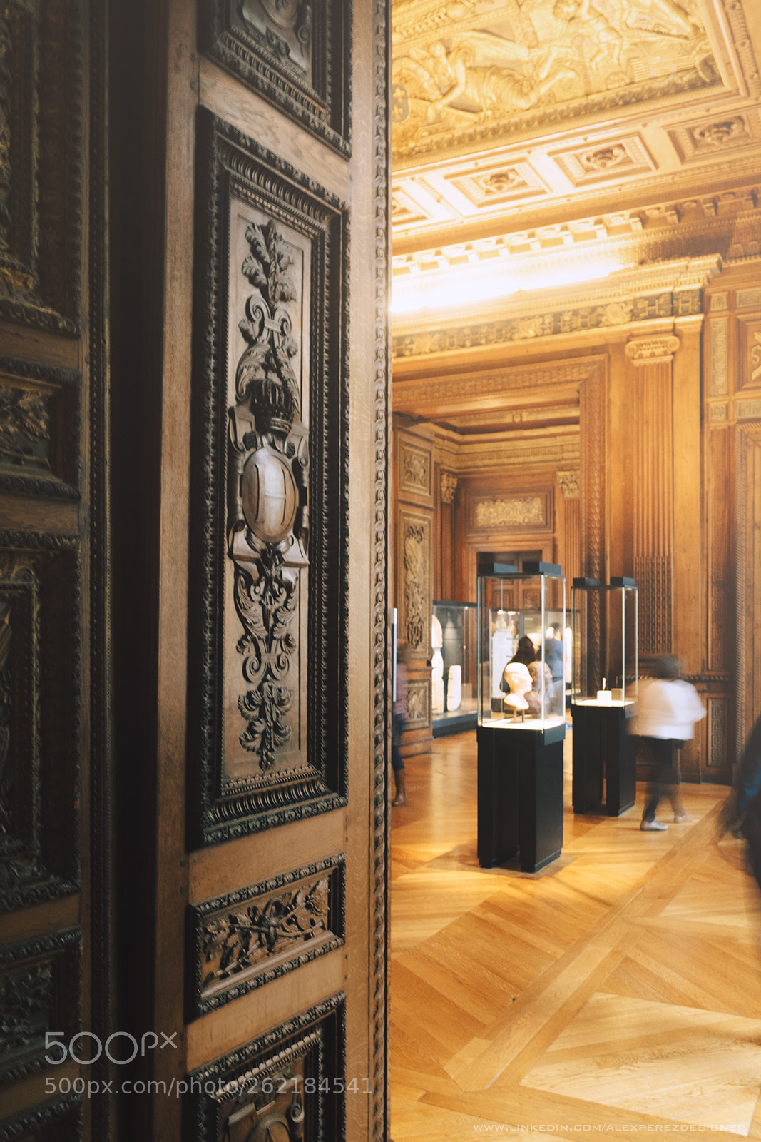 Sony a7 sample photo. Lost, louvre. photography