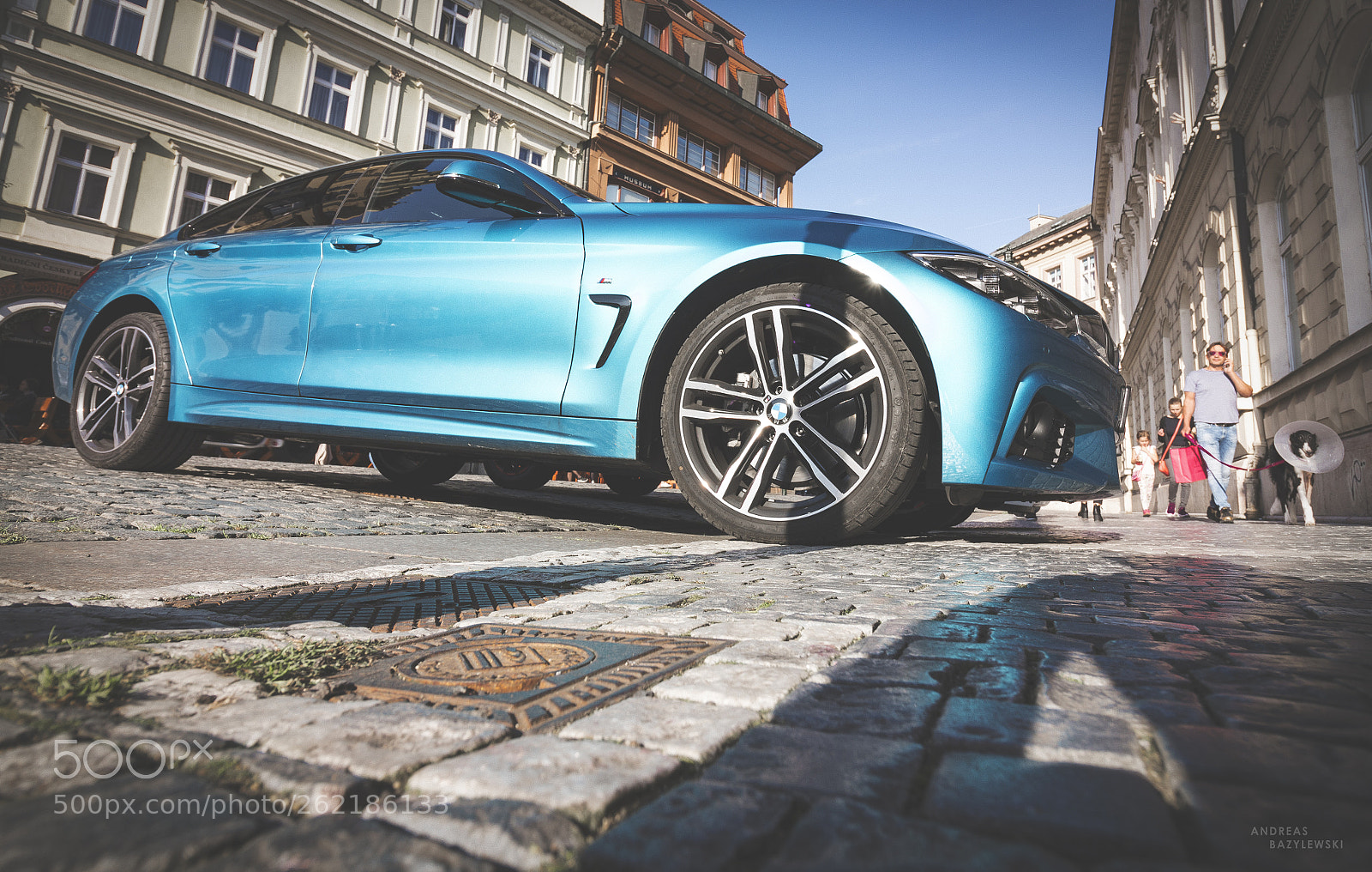 Canon EOS 70D sample photo. Shiny car in oldtown photography