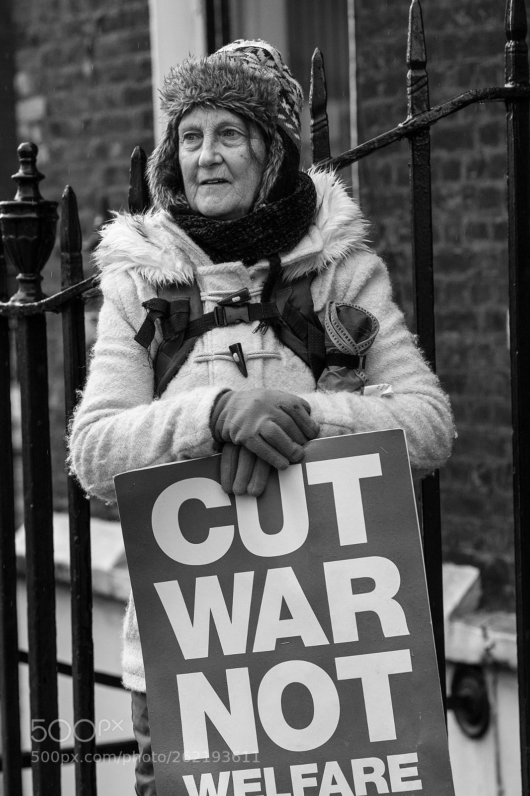 Fujifilm X-T1 sample photo. Cut war not welfare photography