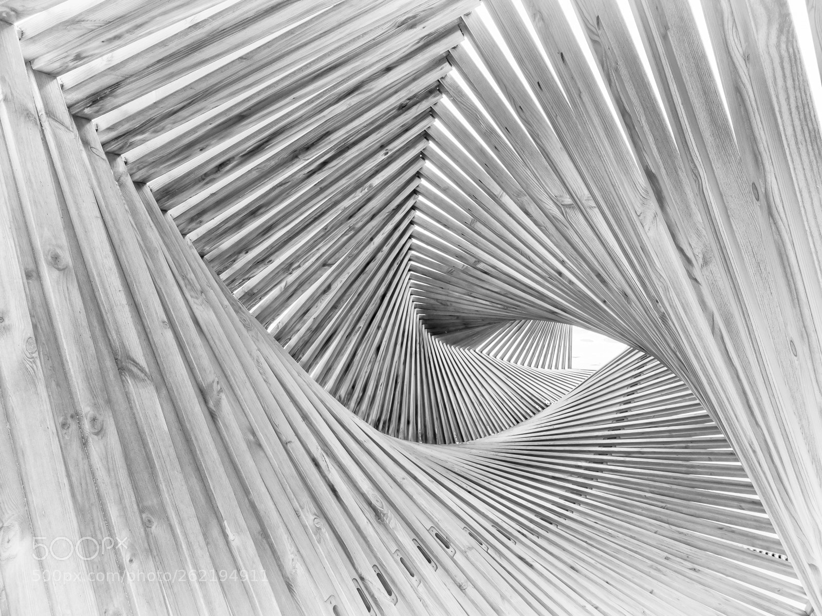 Olympus OM-D E-M1 sample photo. Curved space photography