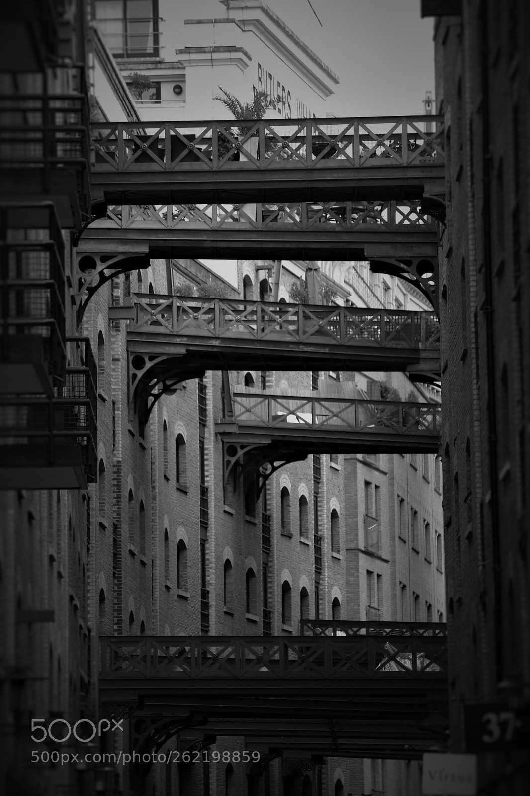 Canon EOS 600D (Rebel EOS T3i / EOS Kiss X5) sample photo. London bridges photography