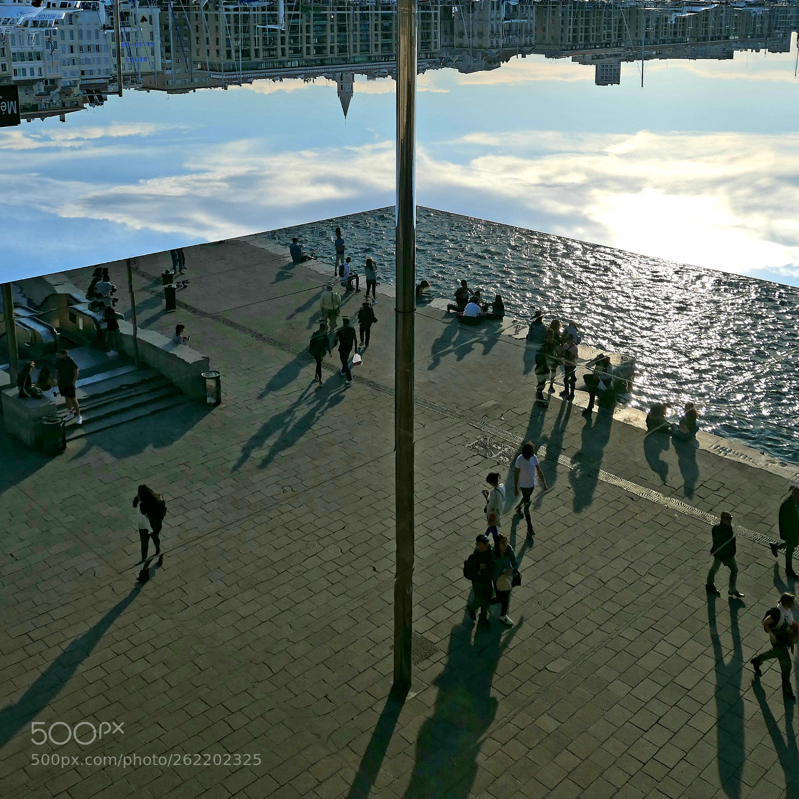 Panasonic Lumix DMC-LX10 (Lumix DMC-LX15) sample photo. Upside down in marseille photography