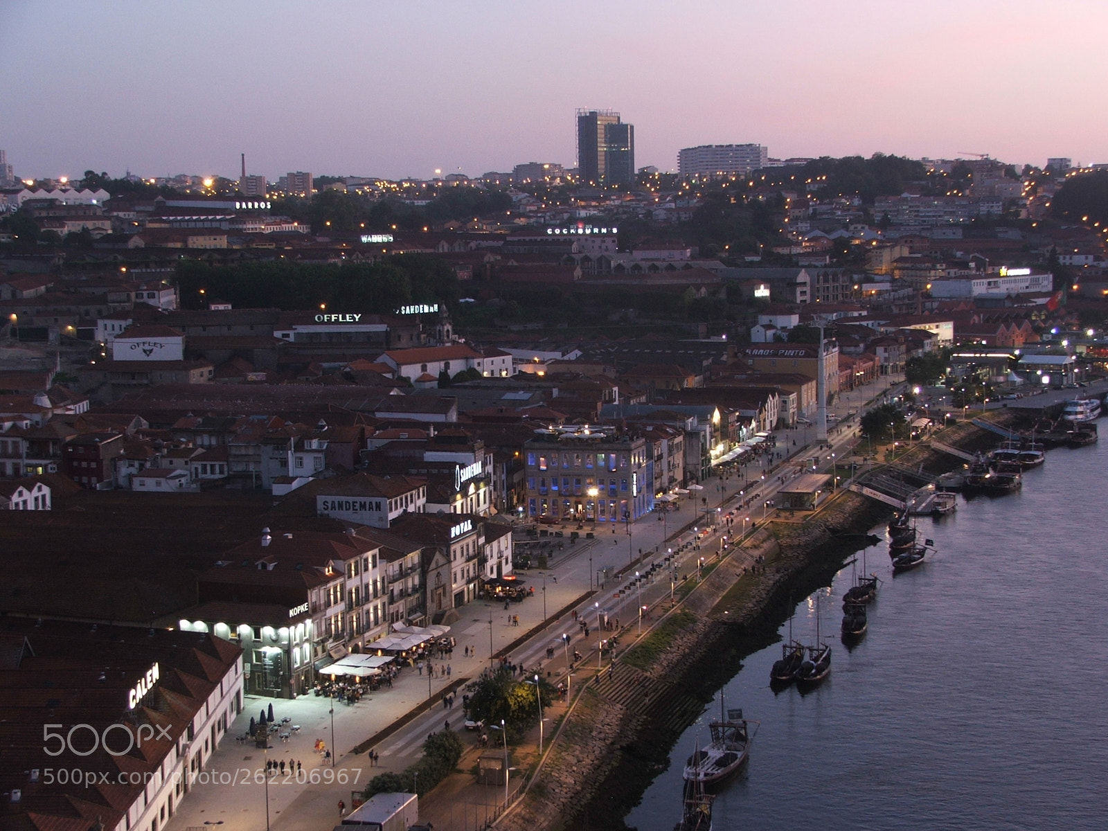 Fujifilm FinePix S5500 sample photo. Sunshine in porto photography