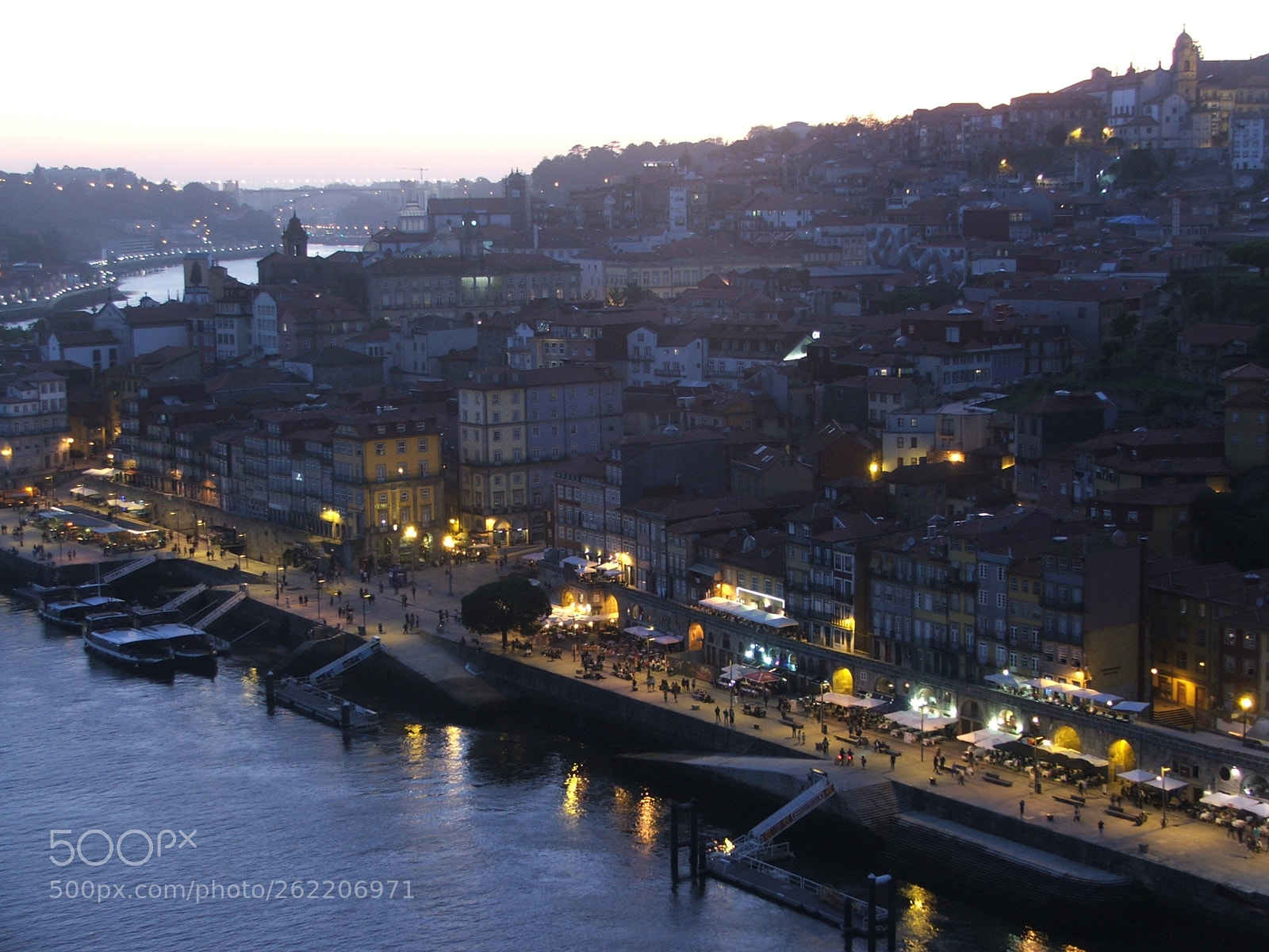 Fujifilm FinePix S5500 sample photo. Sunshine in porto photography
