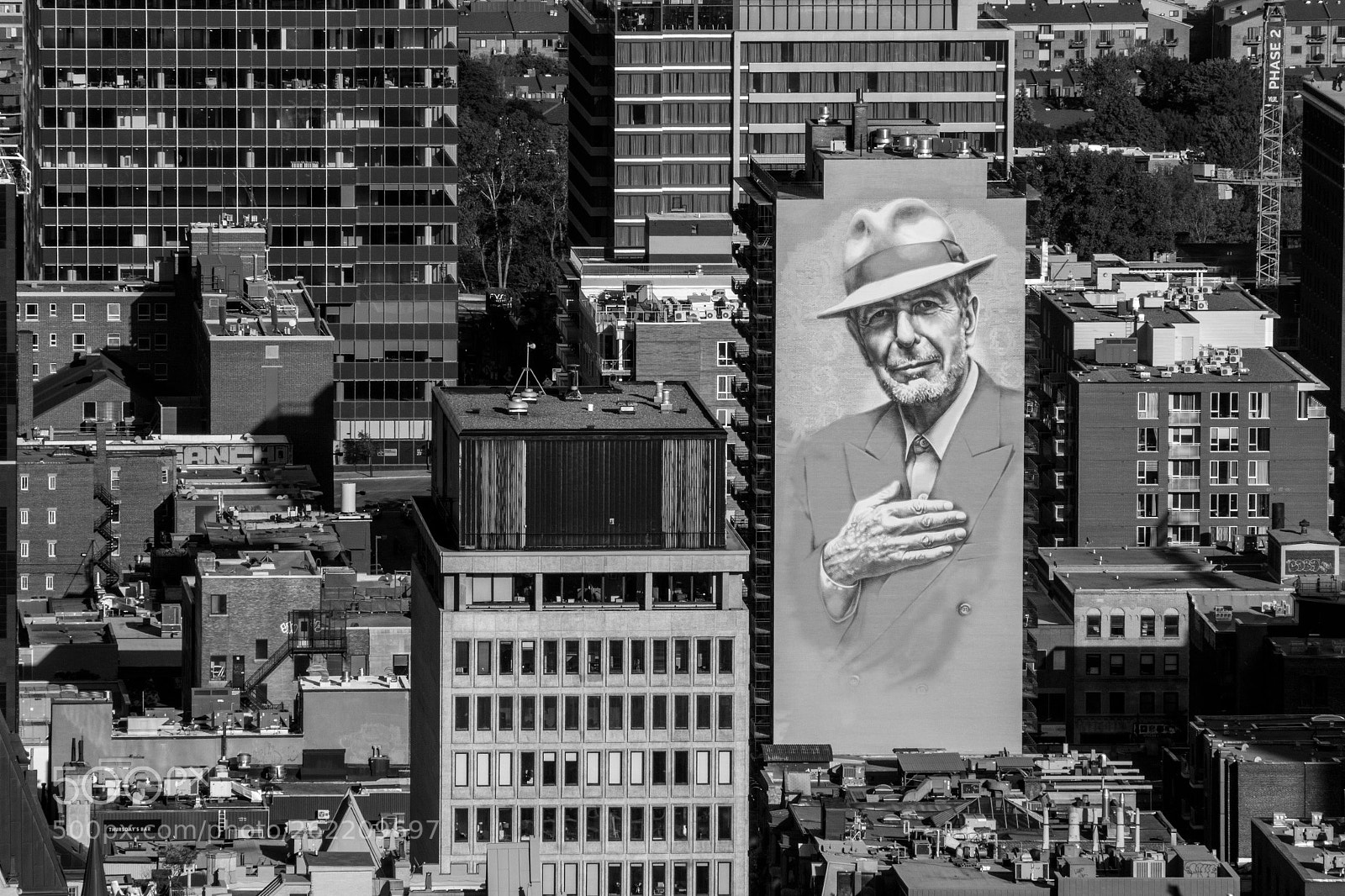 Canon EOS 1300D (EOS Rebel T6 / EOS Kiss X80) sample photo. Montreal cityscape street art photography