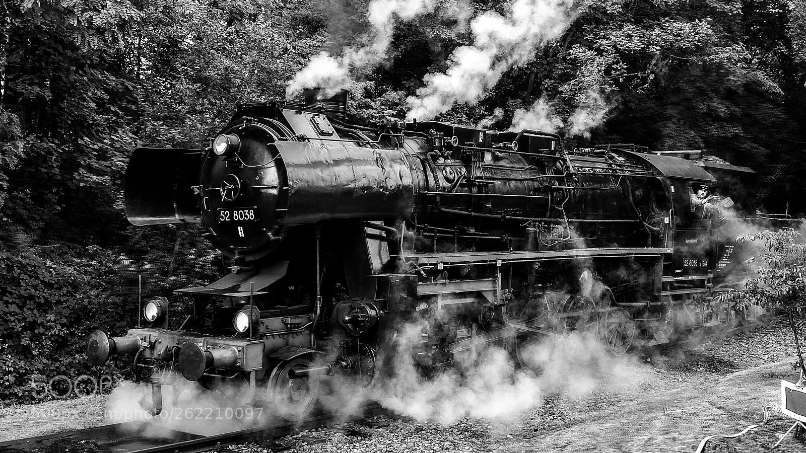 LG G4 sample photo. A smoking locomotive photography