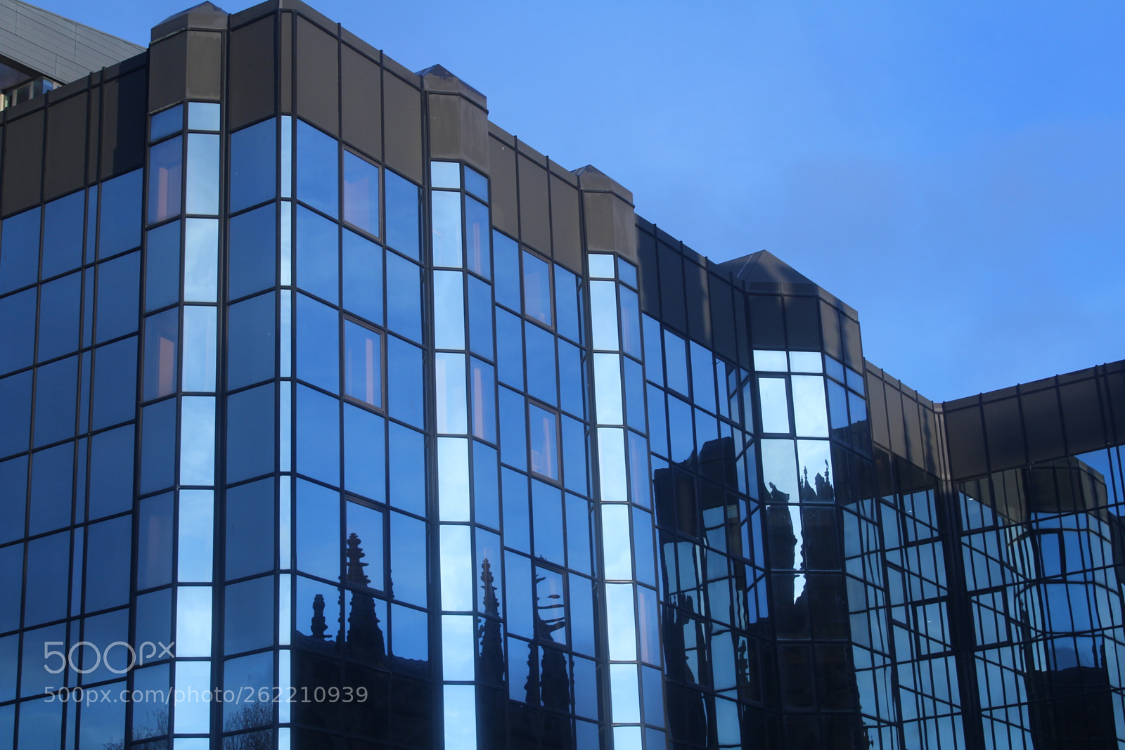 Canon EOS 1300D (EOS Rebel T6 / EOS Kiss X80) sample photo. Glass building photography