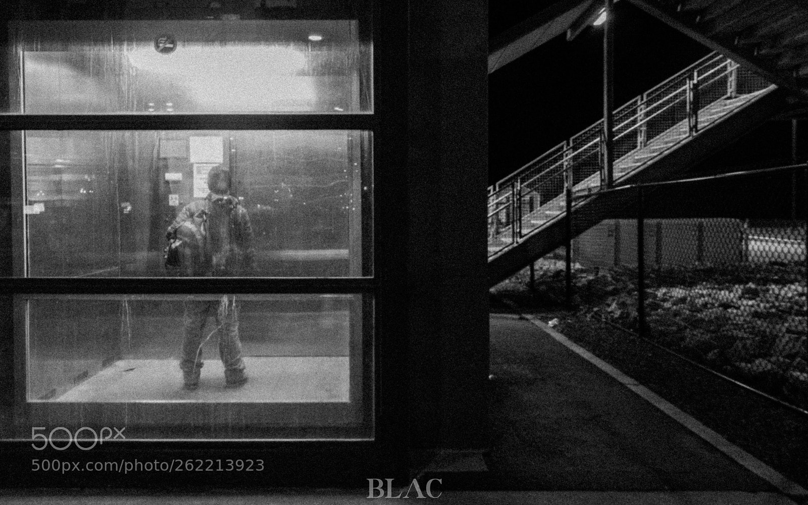 Canon EOS 750D (EOS Rebel T6i / EOS Kiss X8i) sample photo. Man on the elevator photography