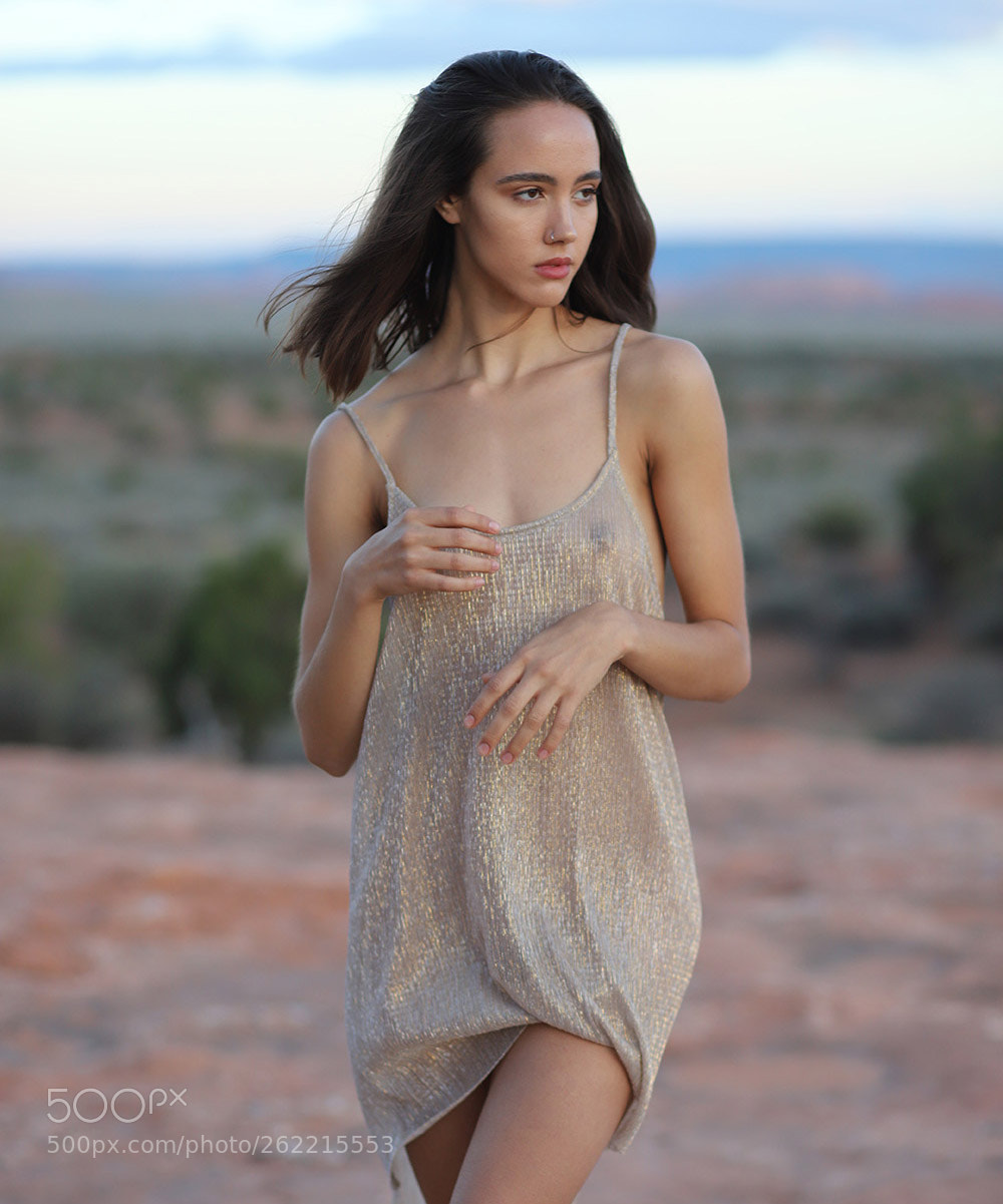 Canon EOS 6D Mark II sample photo. Carley in a sparkly photography