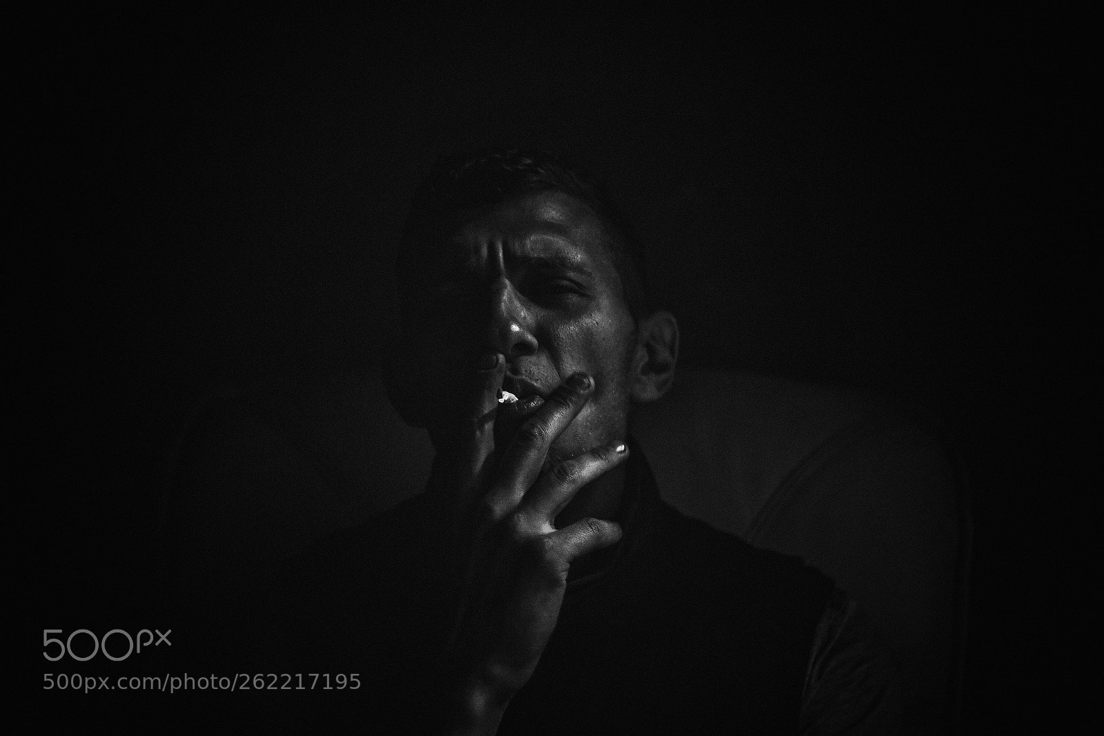 Canon EOS 700D (EOS Rebel T5i / EOS Kiss X7i) sample photo. Smoking philip photography