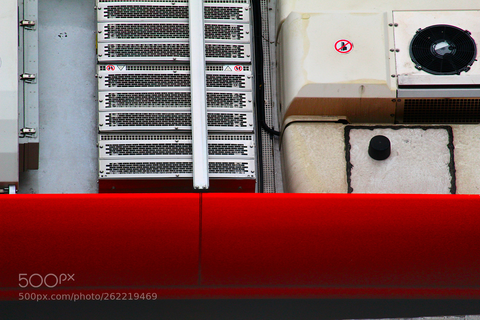 Canon EF-S 55-250mm F4-5.6 IS STM sample photo. Bus top photography