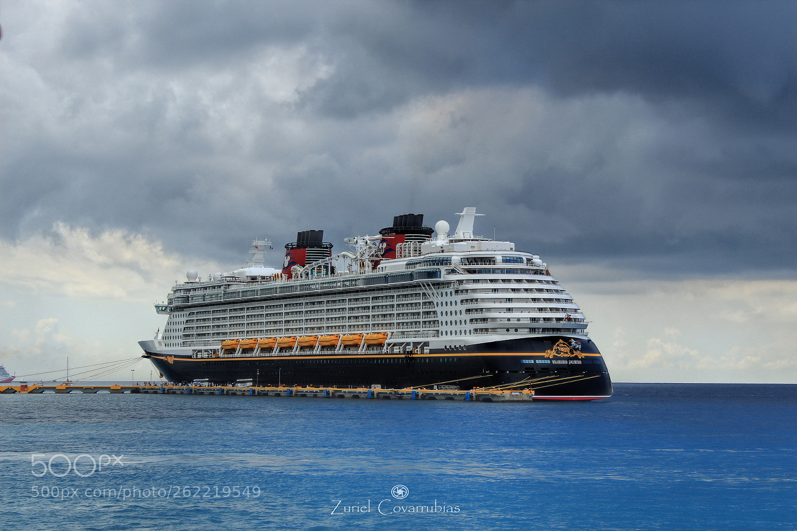 Canon EOS 1300D (EOS Rebel T6 / EOS Kiss X80) sample photo. Cruise photography