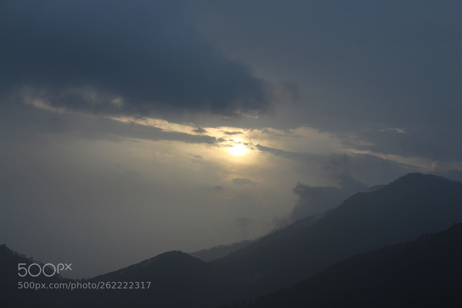 Canon EOS 1300D (EOS Rebel T6 / EOS Kiss X80) sample photo. Cloudy sky photography