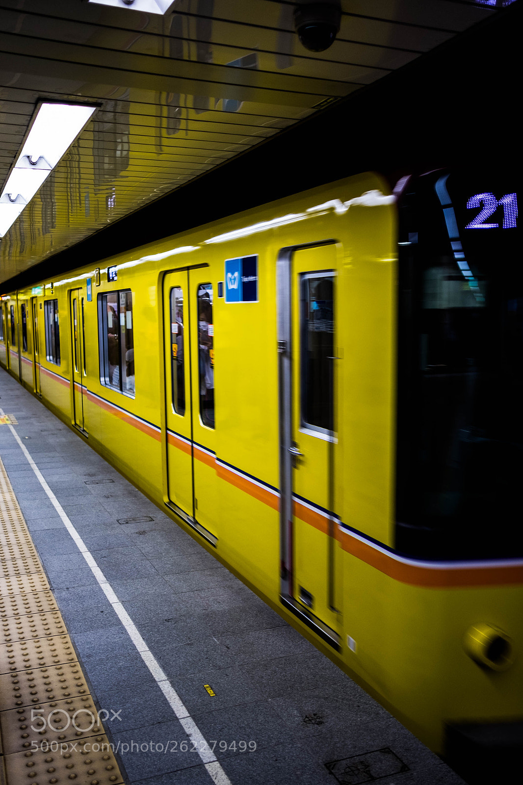 Fujifilm X-T10 sample photo. Subway tokyo photography