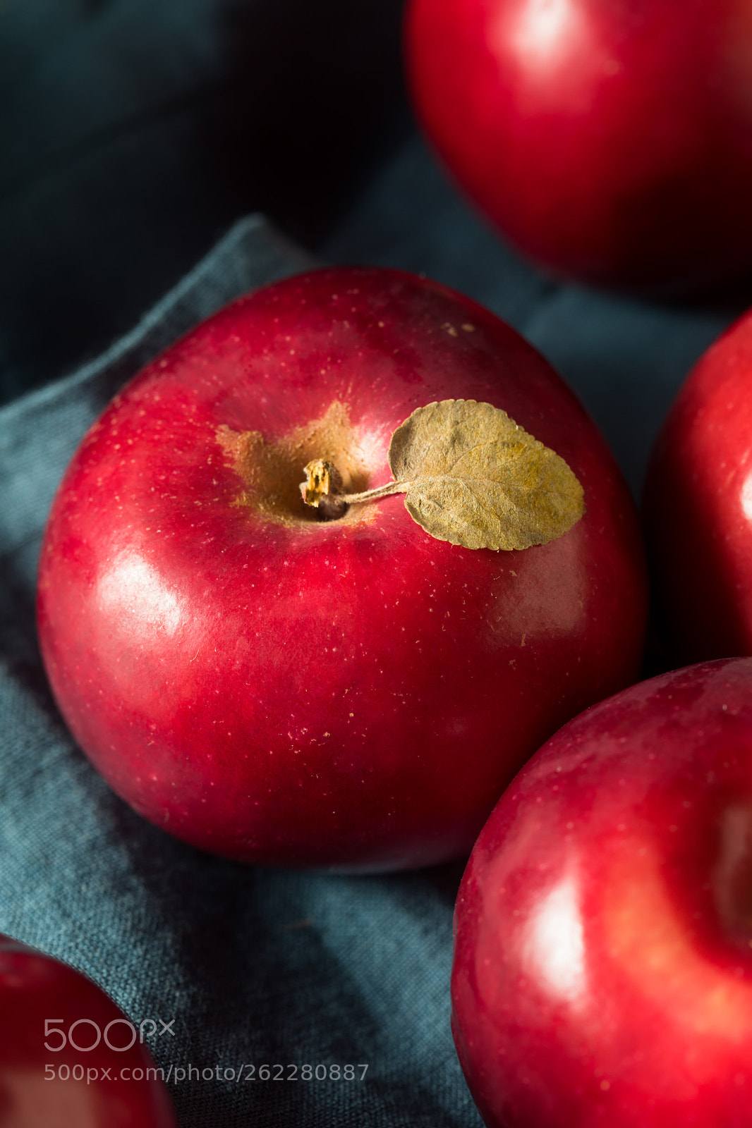 Canon EOS 5D Mark IV sample photo. Red organic macintosh apples photography