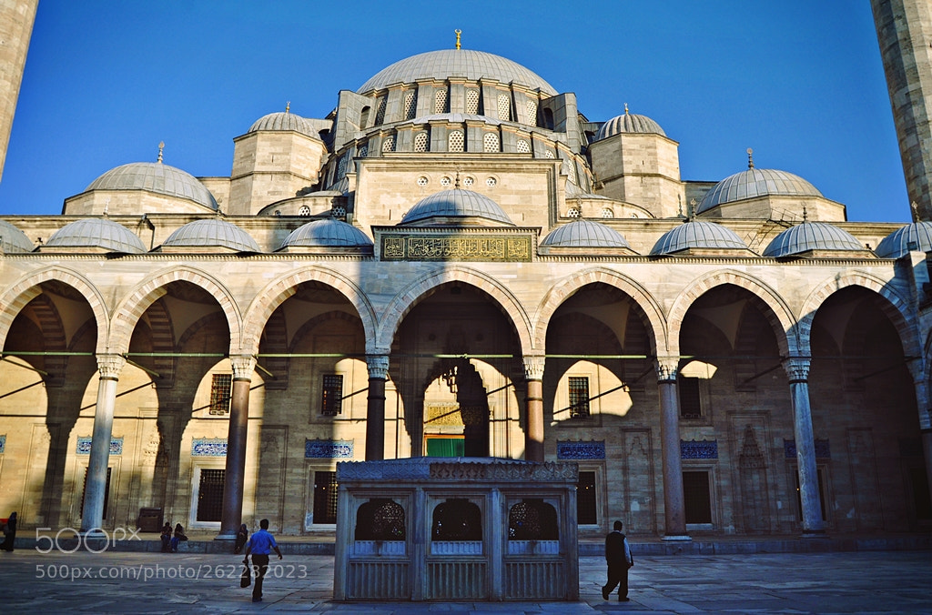 Nikon D5000 sample photo. In the city of photography