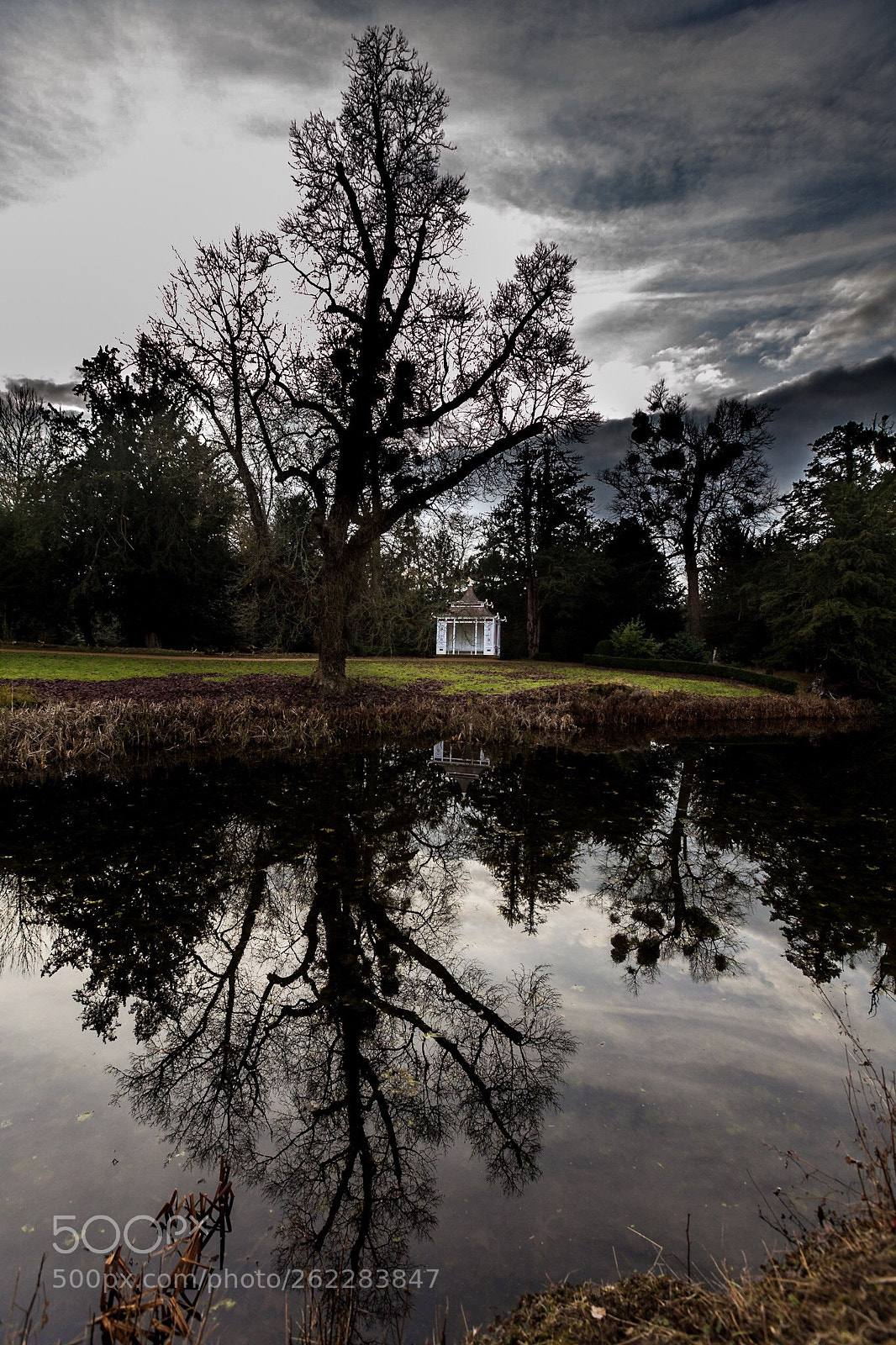 Canon EOS 5D Mark II sample photo. Garden house photography