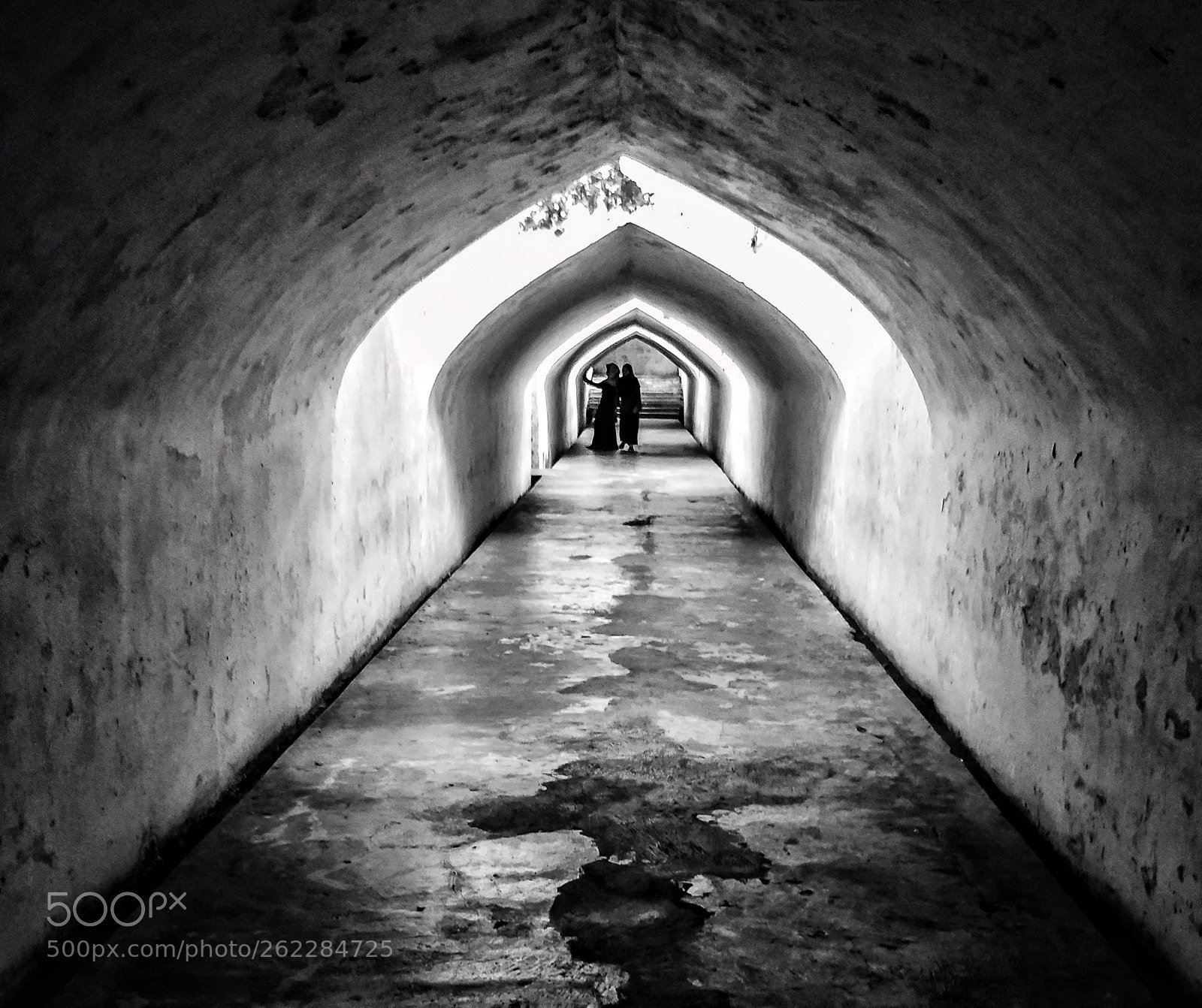 OnePlus 5 sample photo. The tunnel photography