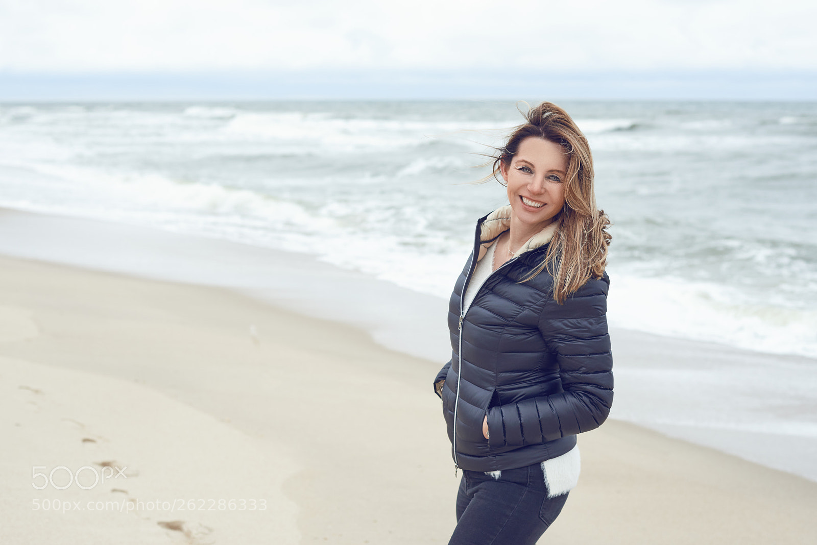 Nikon D800 sample photo. Woman walking on a photography