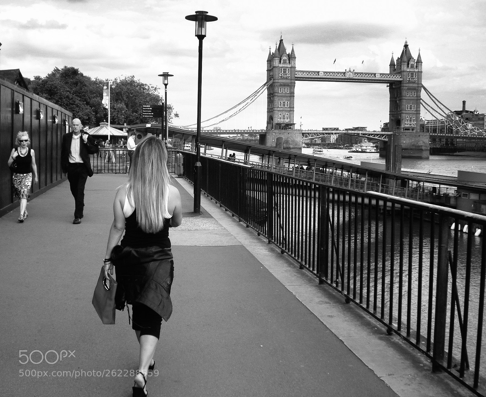 Sony DSC-W55 sample photo. London calling photography