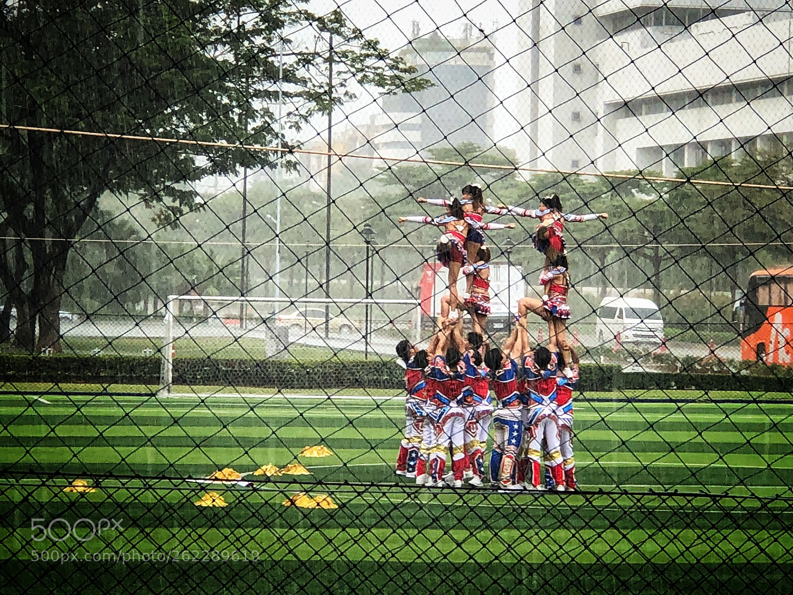 Apple iPhone 8 Plus sample photo. The show must go photography