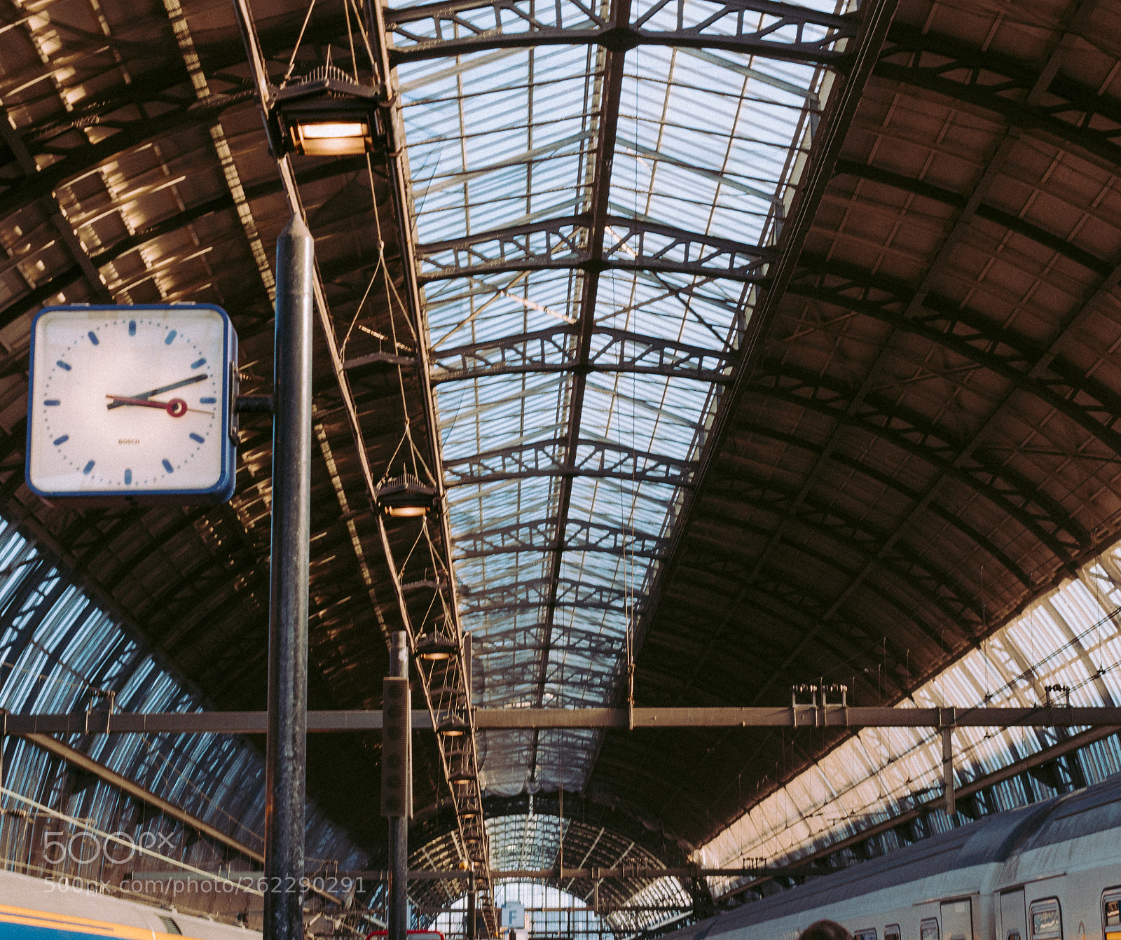 Canon EOS 750D (EOS Rebel T6i / EOS Kiss X8i) sample photo. Centraal station photography