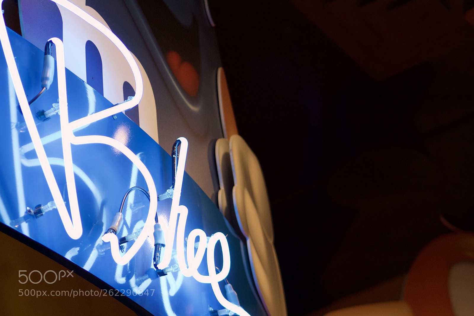 Canon EOS 1300D (EOS Rebel T6 / EOS Kiss X80) sample photo. Neon lights 
 photography