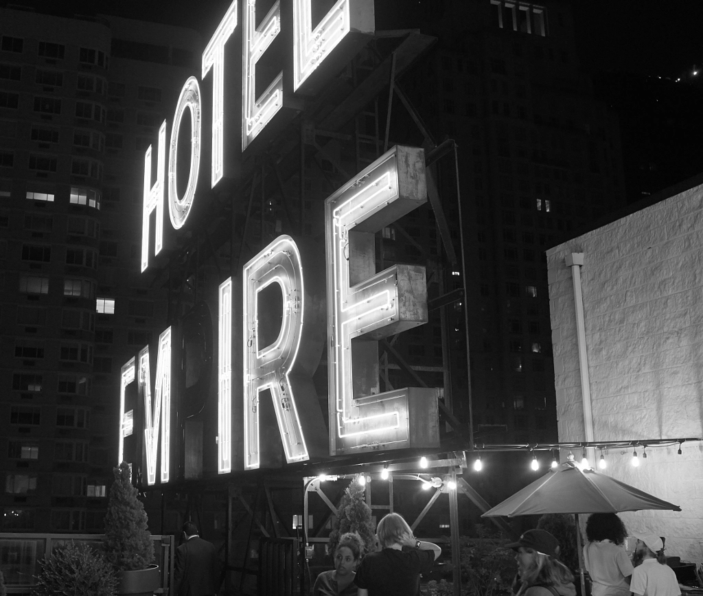 10-iconic-signs-in-new-york-city-hello-big-apple