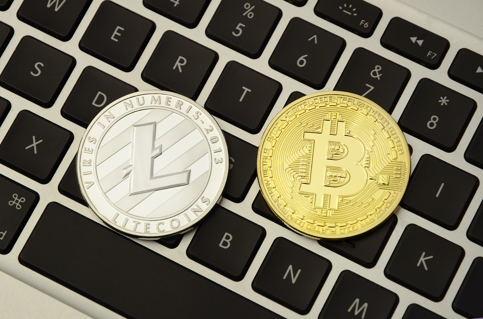 Bitcoin & Litecoin on Laptop