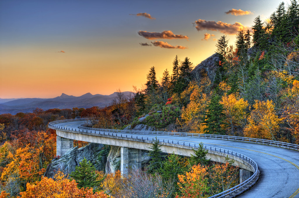 Linn Cove Viaduct, Blue Ridge Parkway by ngyawali / 500px