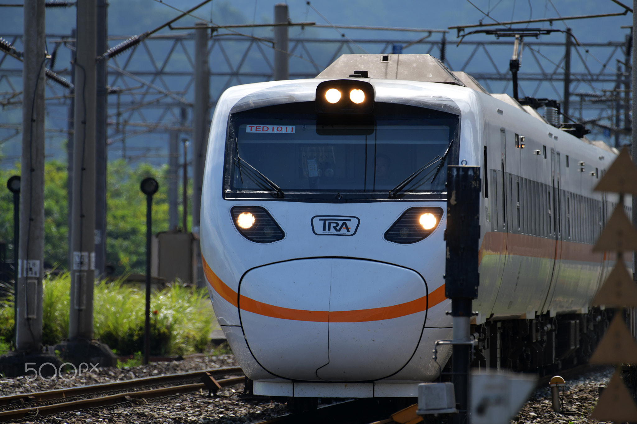 太魯閣號北上通過南澳車站