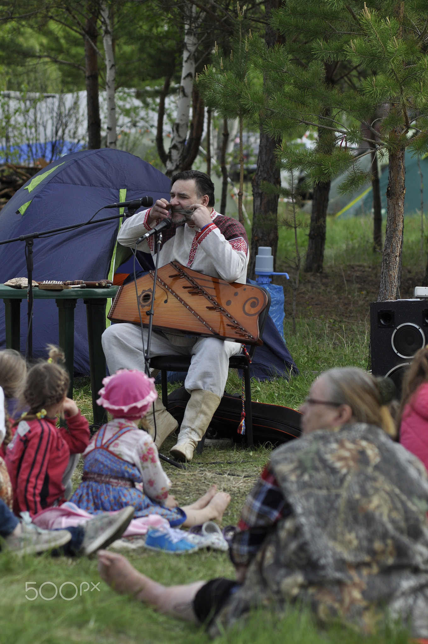 the actor-musician plays on a psaltery at the Sky and Earth