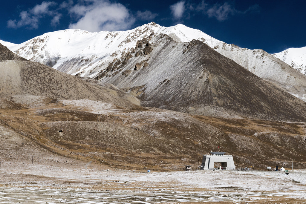 View of the Khunjerab Pass point at the Pakistan-C by Viroj Supornpradit on 500px.com
