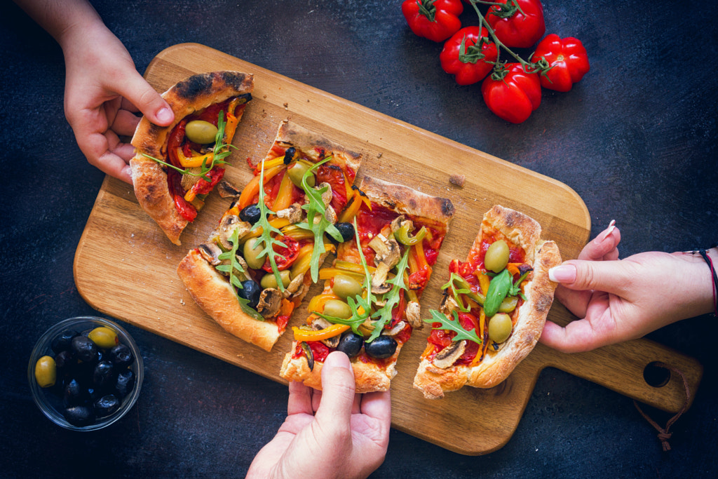 Family sharing fresh homemade vegetarian pizza by Igor Jovanovic on 500px.com