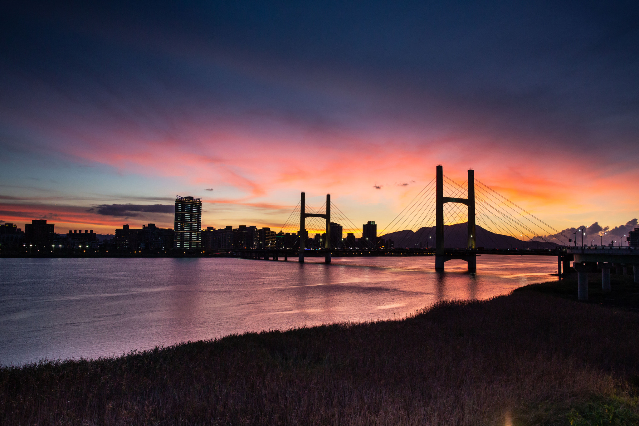 台灣重陽橋夕陽雲彩