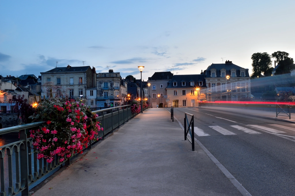 Le Vieux Pont de Château-Gontier, автор — ALAYA Hassène на 500px.com