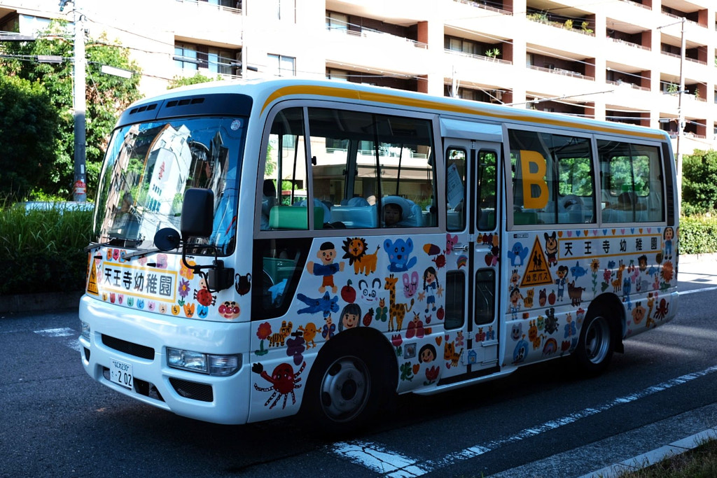 大阪街头天王寺幼稚园校车by 花花ych 500px